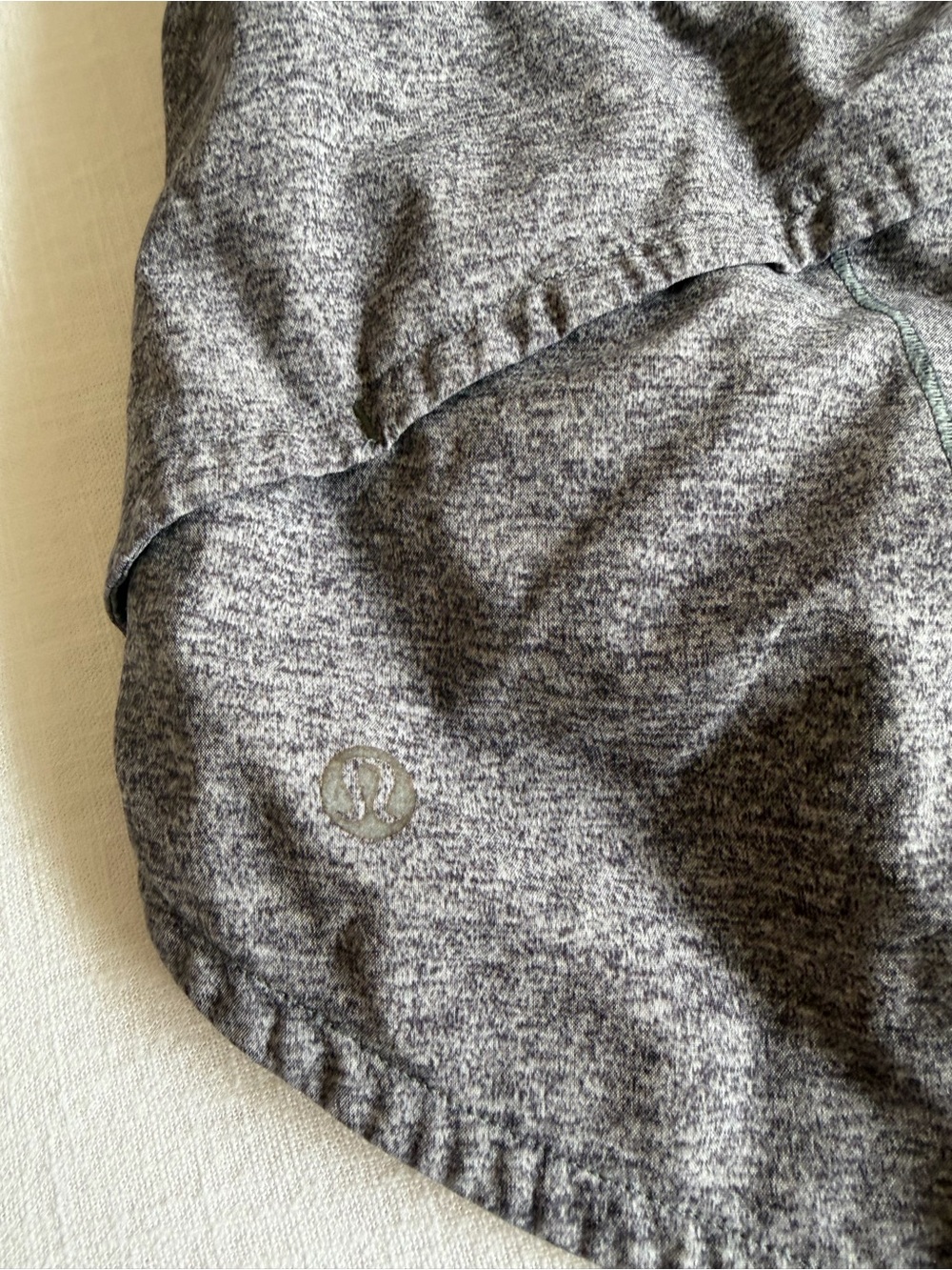 LuluLemon - Speed Up Low Rise Lined Shorts 2.5 - Picture 3 of 6